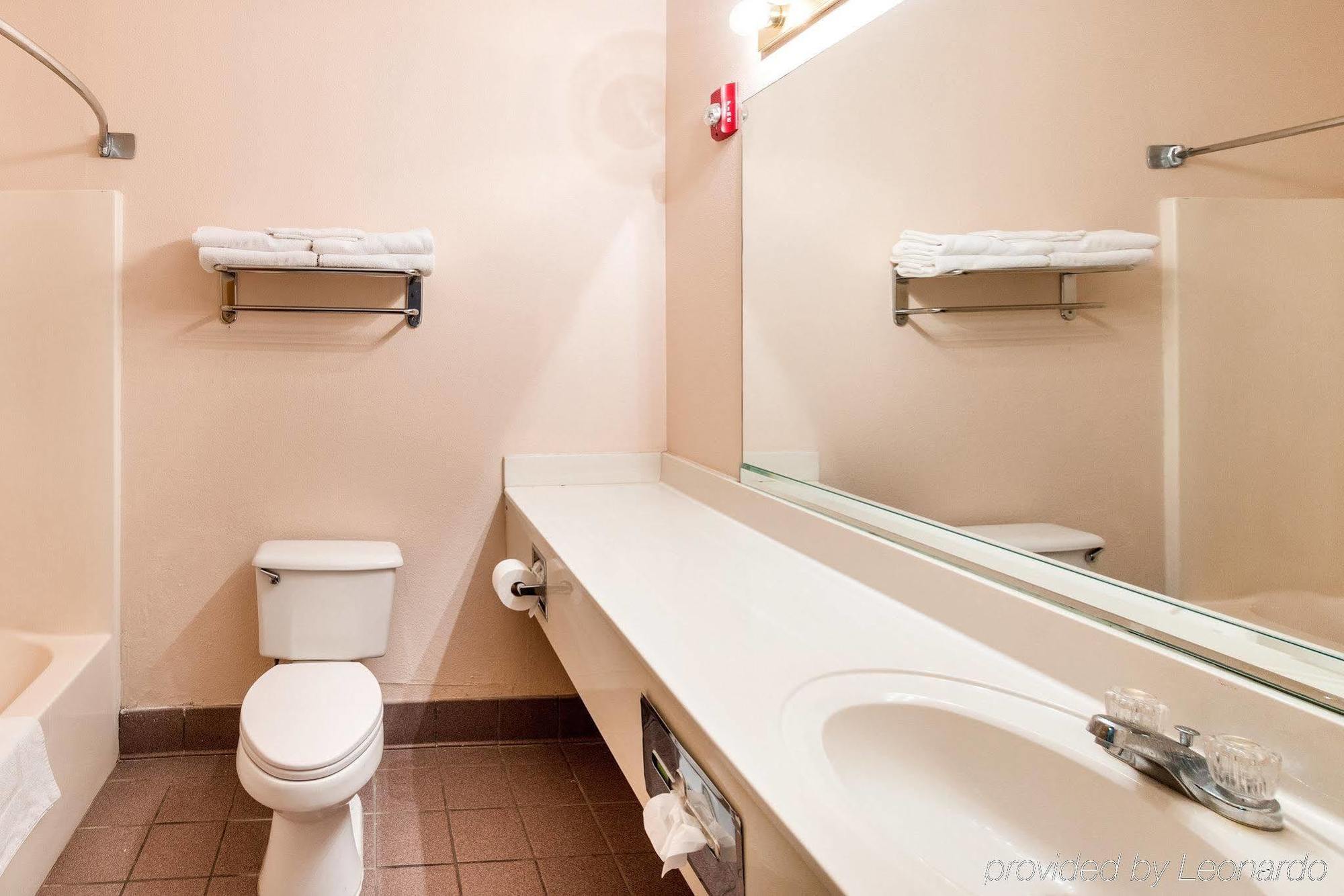 Rodeway Inn 2*